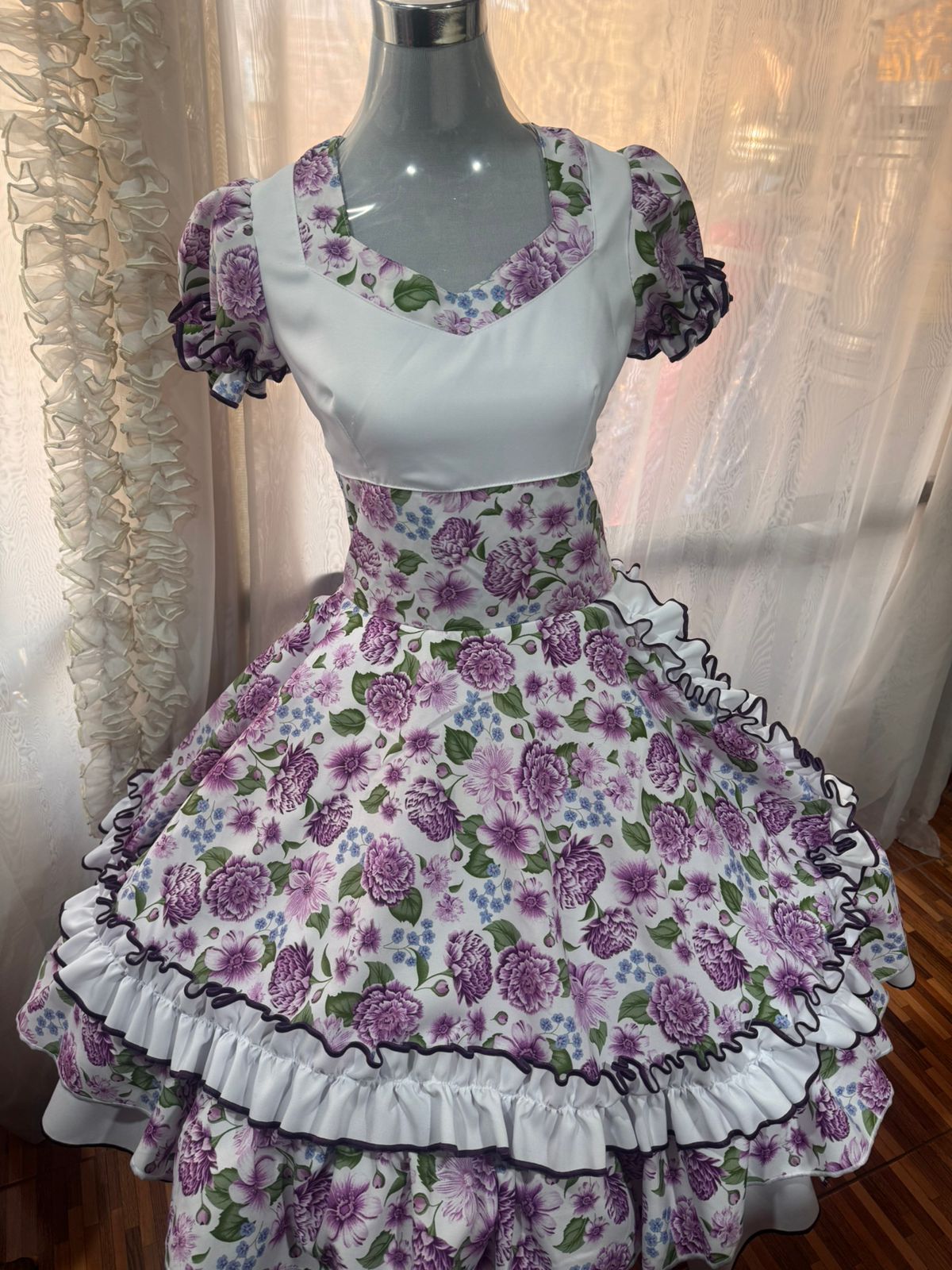 Vestido folklórico hecho a mano